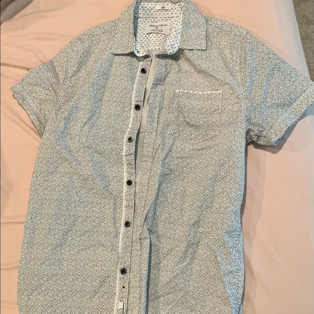 Men’s short-sleeve button down shirt, size M slim fit